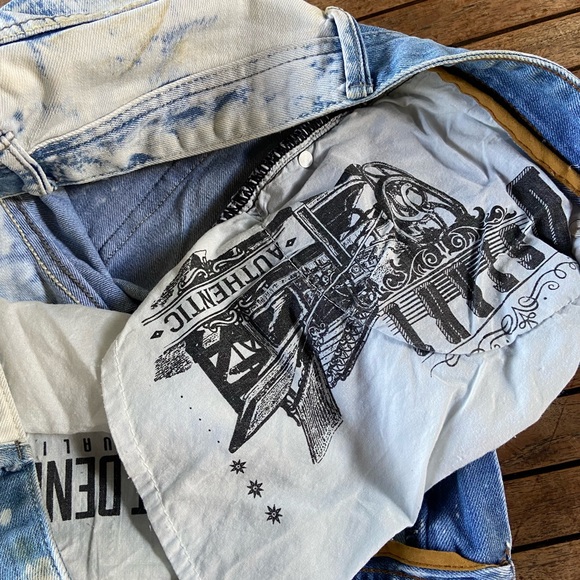 8ighth DStrkt Jeans Mens 30X 32 light wash Distressed/ Destroyer jeans. - Picture 4 of 15